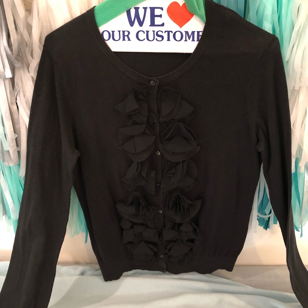 Black cardigan w flower detail